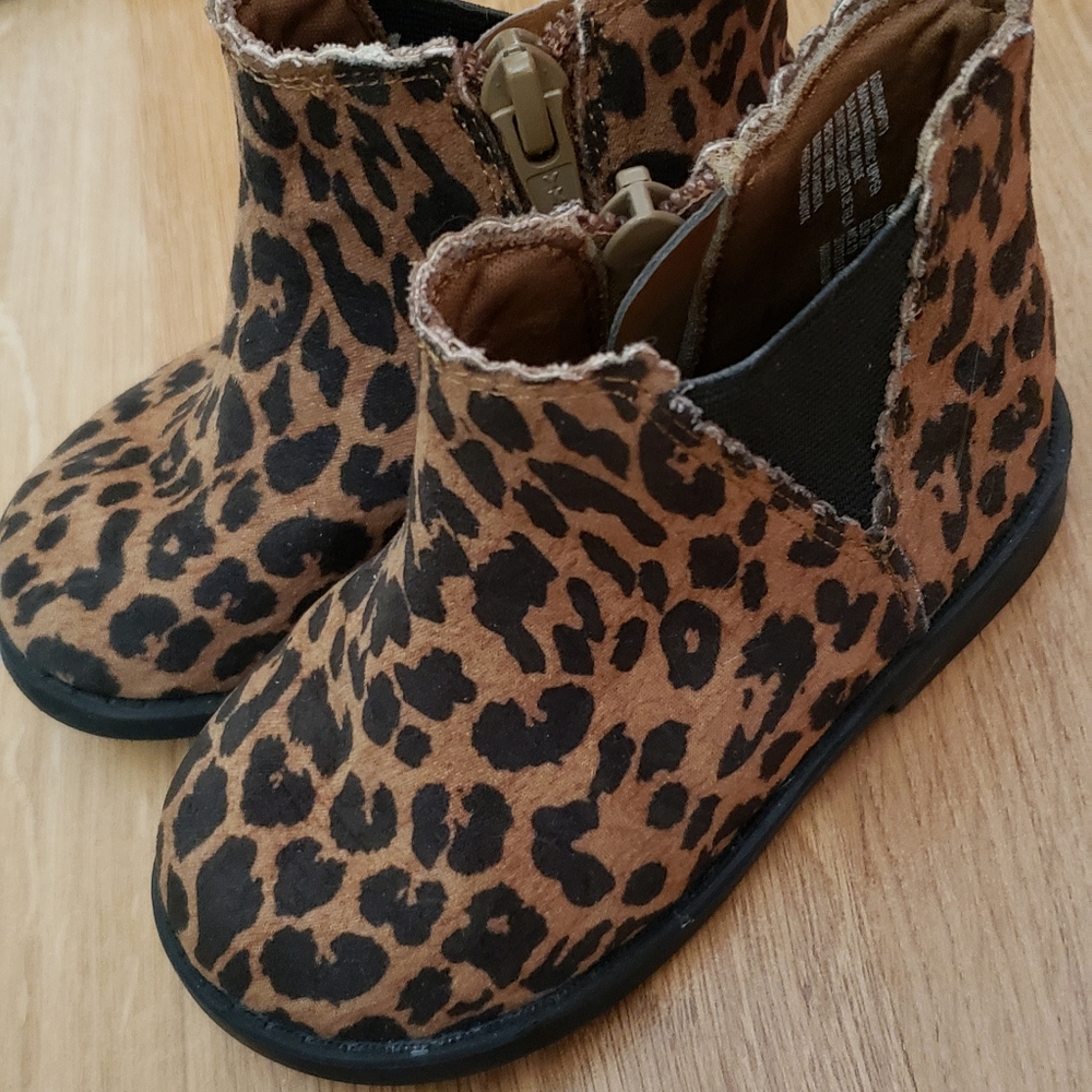 Girls boots